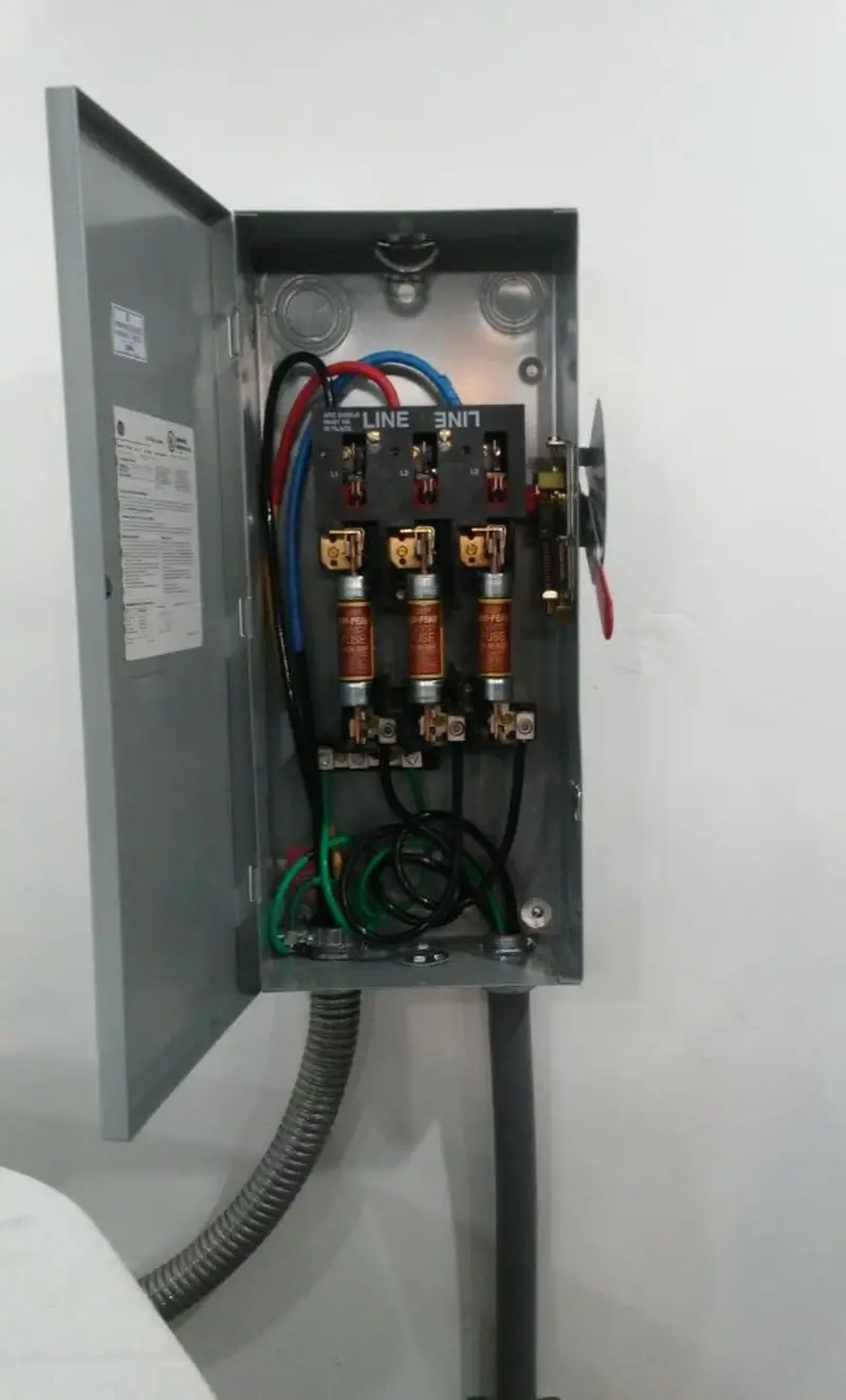Three-phase disconnect switch installed for Smoke Detector Installation in American Falls